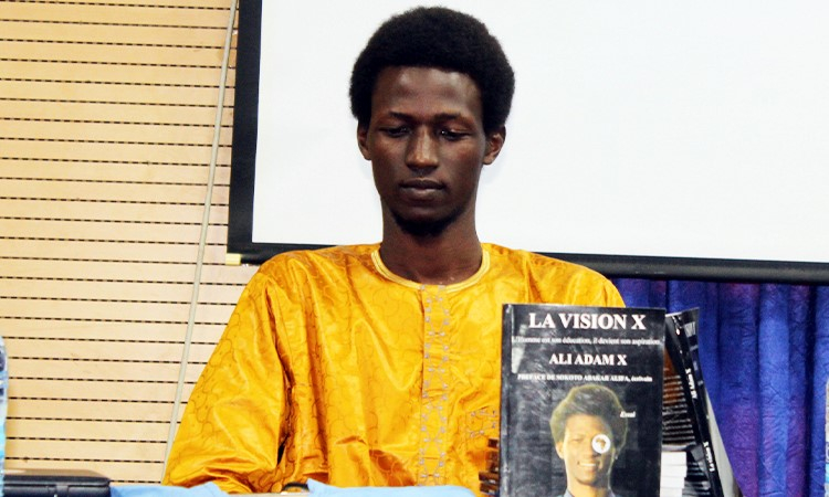 Ali Adam présente son livre “La vision X”