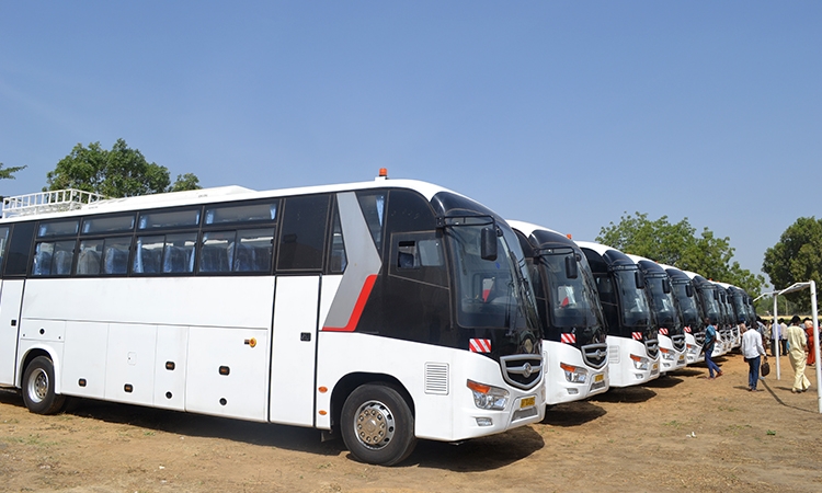 Les étudiants de l’université de N’Djamena réceptionnent 11 bus